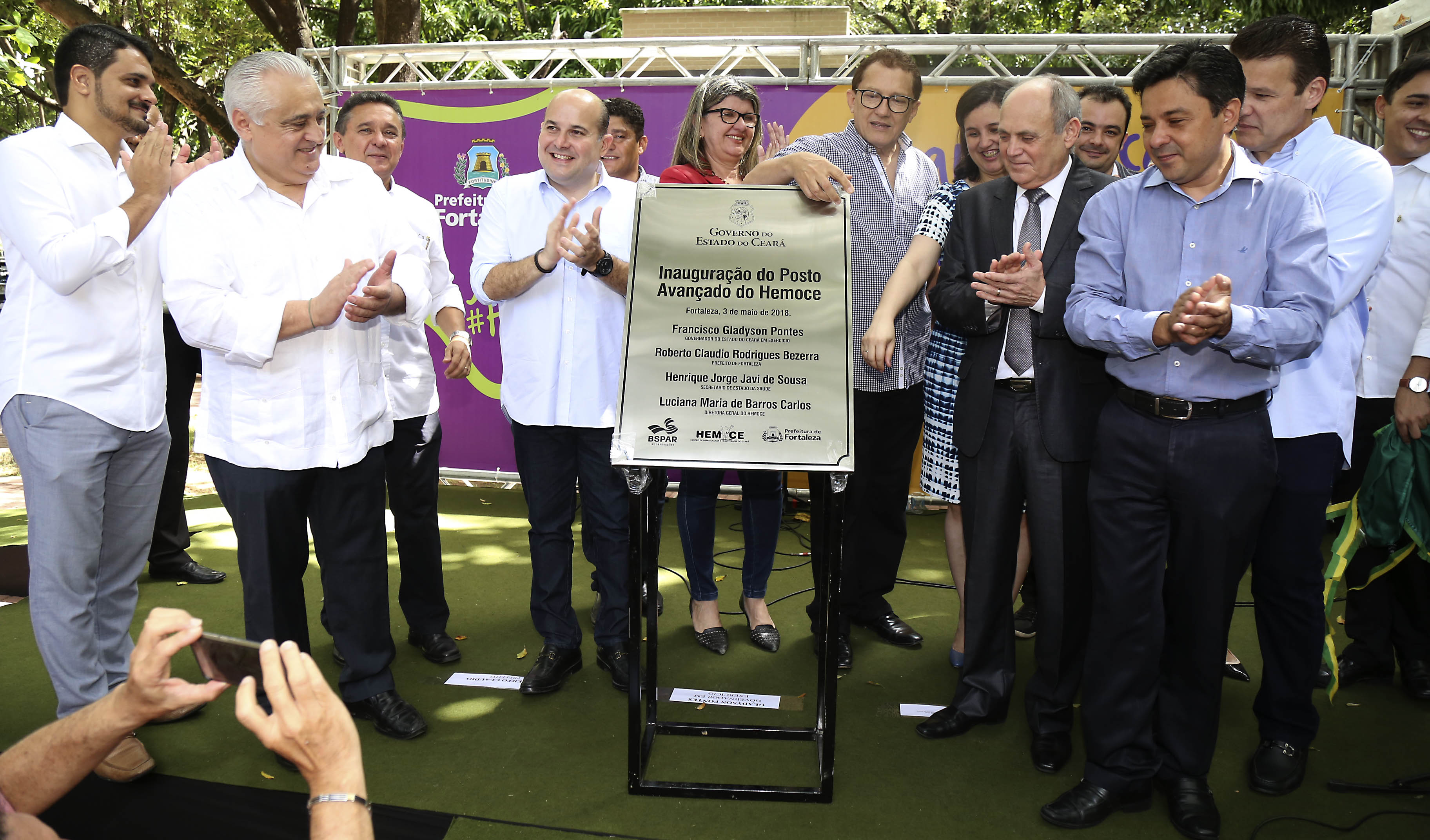 prefeito roberto cláudio no palco de inauguração do hemoce